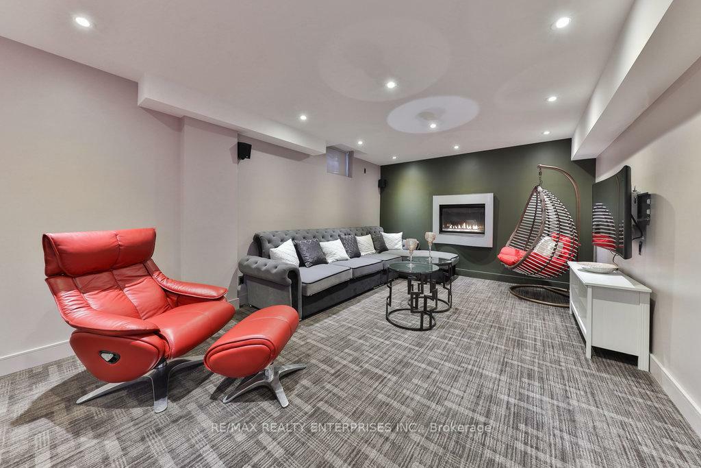 Property Photo: 461 Lynd Avenue ON L5G 2L7