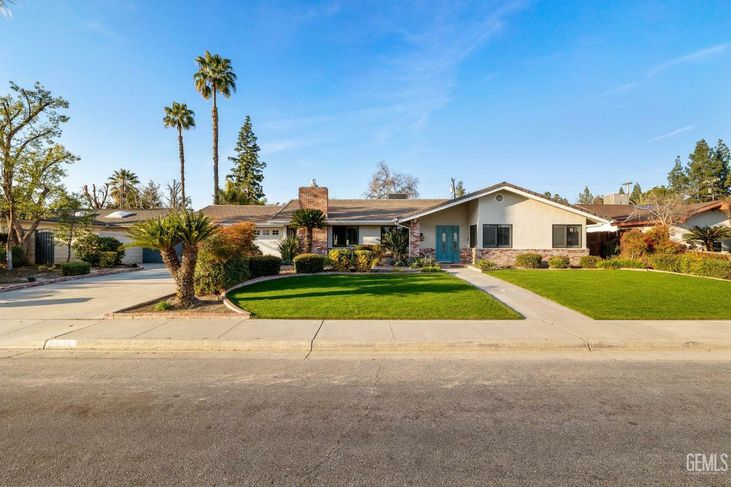 Property Photo: 6604 Kearsarge Way CA 93309