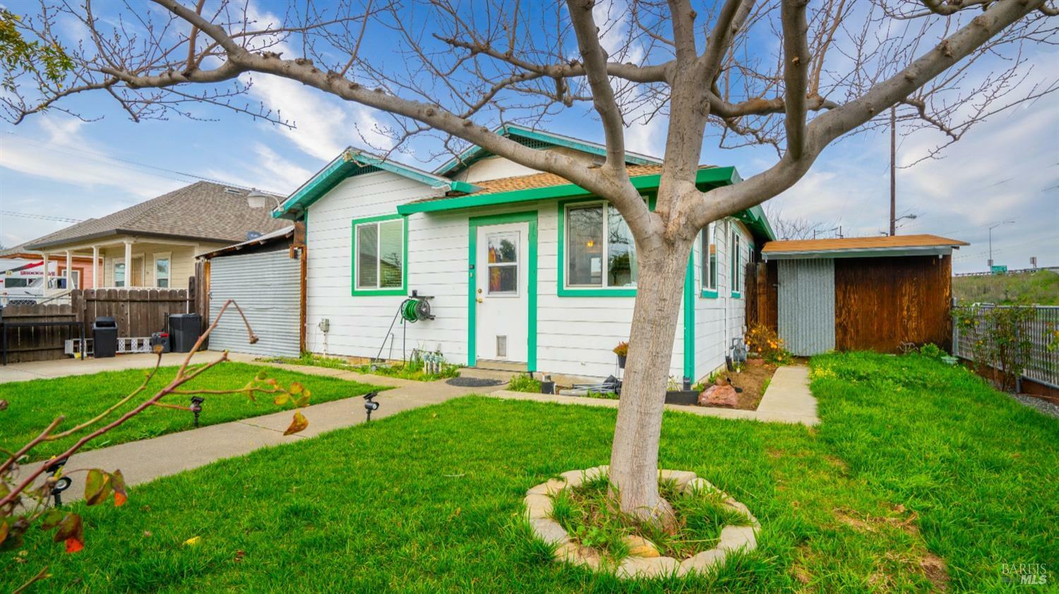 Property Photo:  208 Jackson Street  CA 94533 