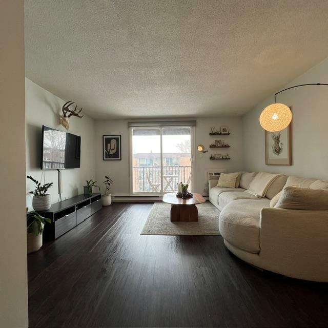 Property Photo:  470 Kenaston Boulevard  MB R3N 1Z1 