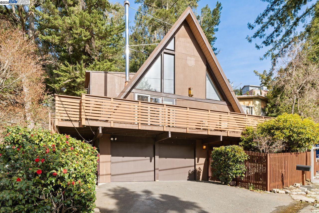 Property Photo:  6907 Saroni Dr  CA 94611 