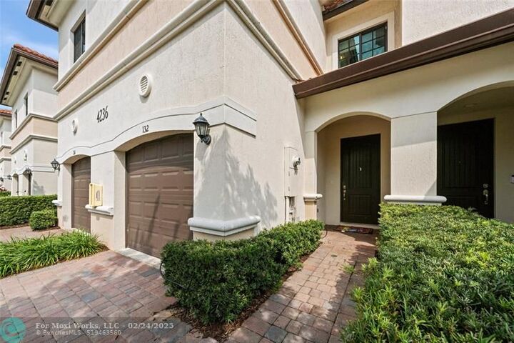 Property Photo:  4236 N Dixie Hwy 132  FL 33334 