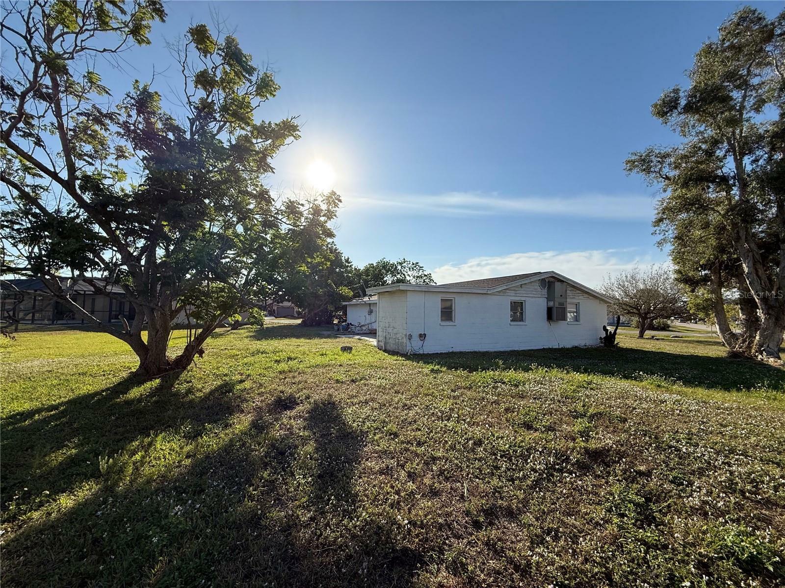 Property Photo:  690 Ennis Terrace NW  FL 33952 