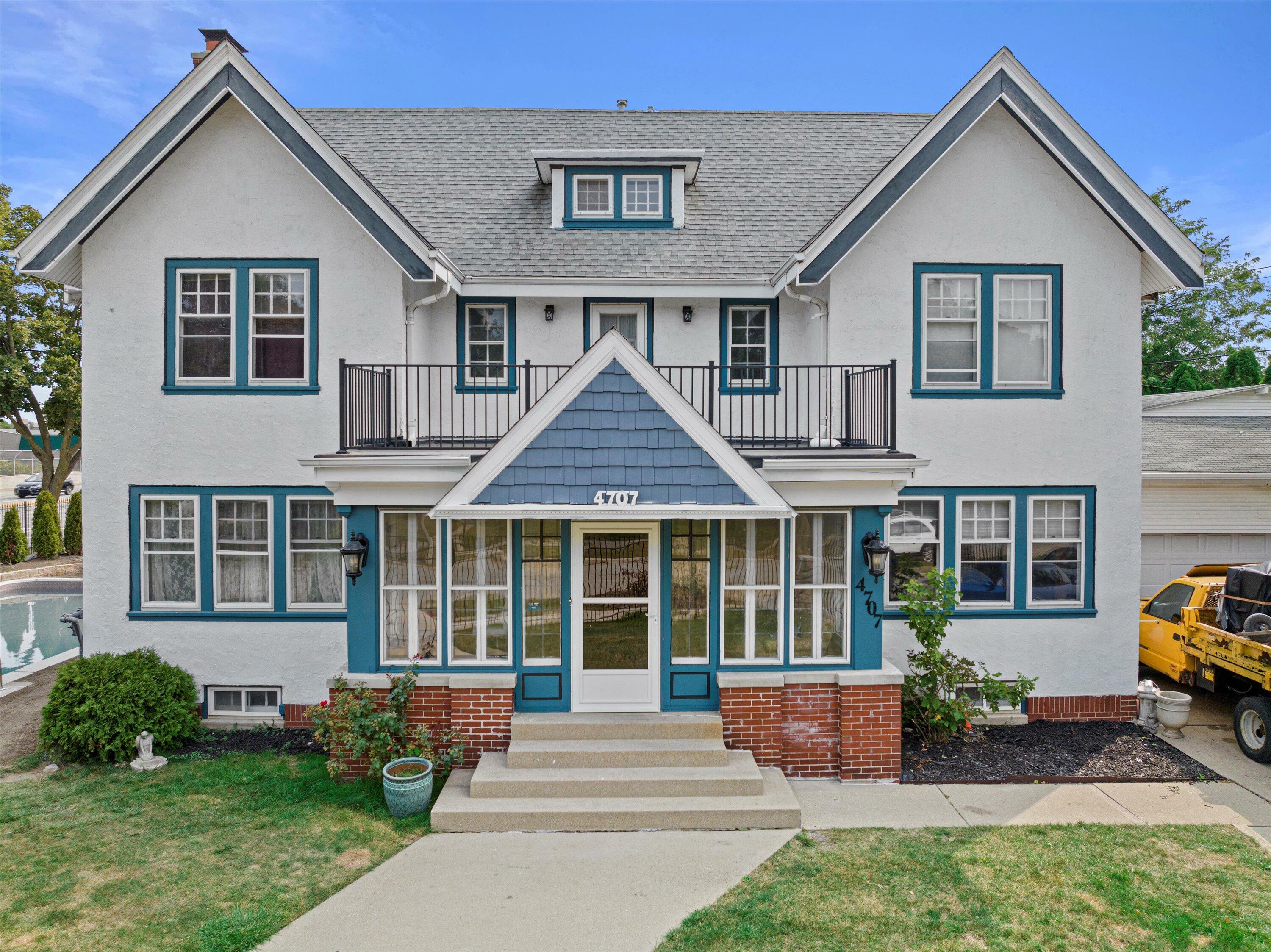 Property Photo: 4707 W Woodlawn Ct WI 53208