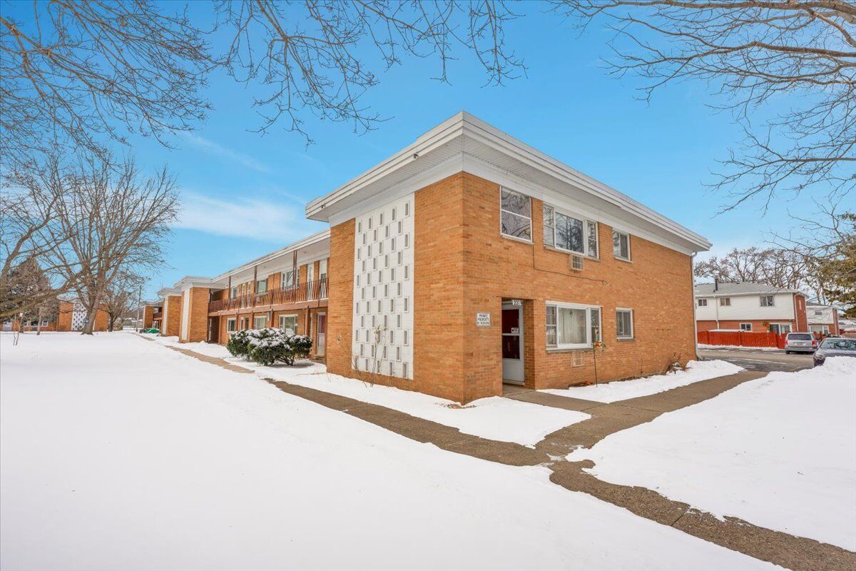 Property Photo: 231 Northway Park Road 12 IL 61115