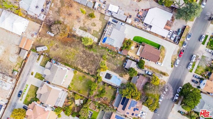 Property Photo:  18233 Arminta Street  CA 91335 