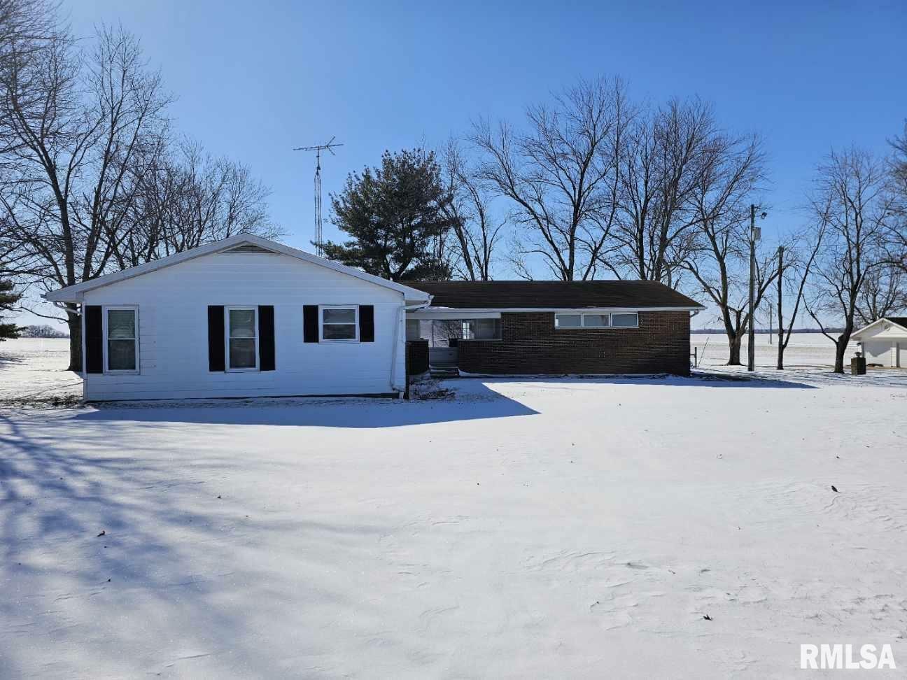 Property Photo:  1382 W Stacey Road  IL 62877 