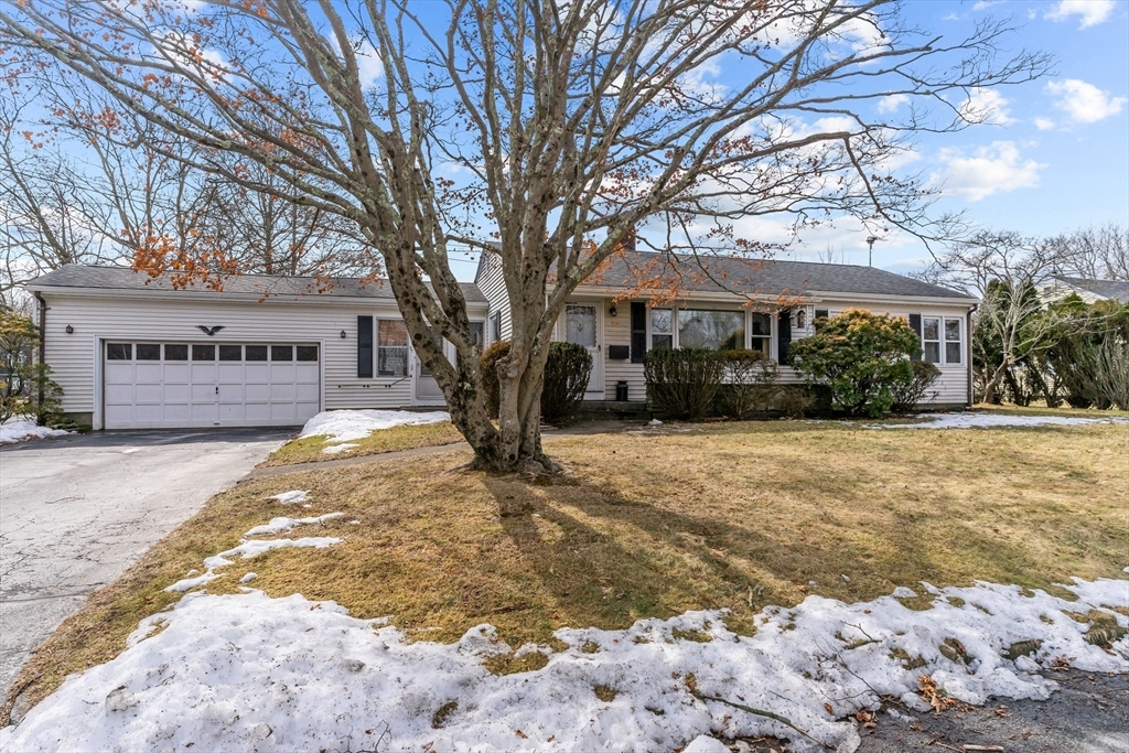 22 Elmwood Dr  Bristol RI 02809 photo