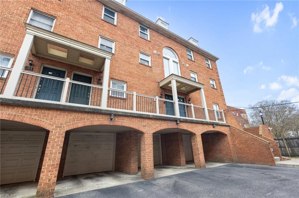 Property Photo: 537 W 20th St 206 VA 23517