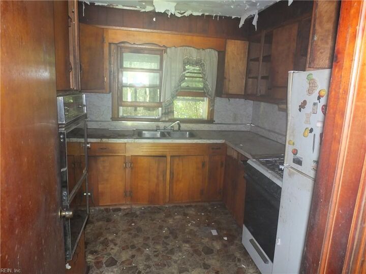 Property Photo:  125 E Main St  VA 23888 