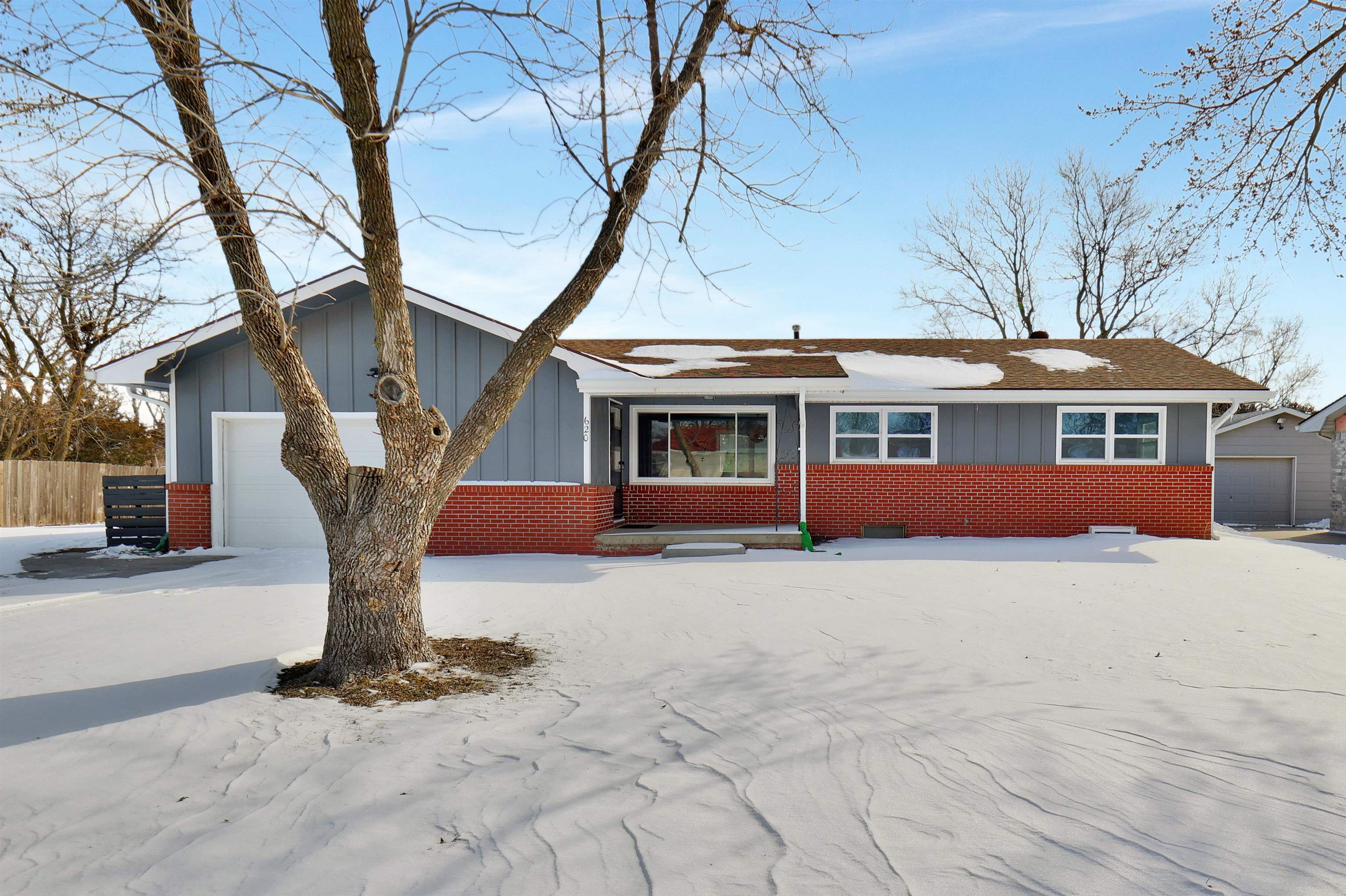 Property Photo: 620 N Spruce St KS 67052