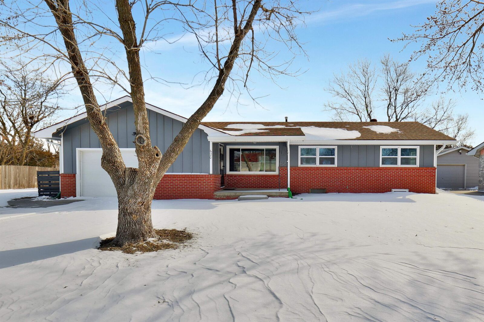 Property Photo: 620 N Spruce St KS 67052