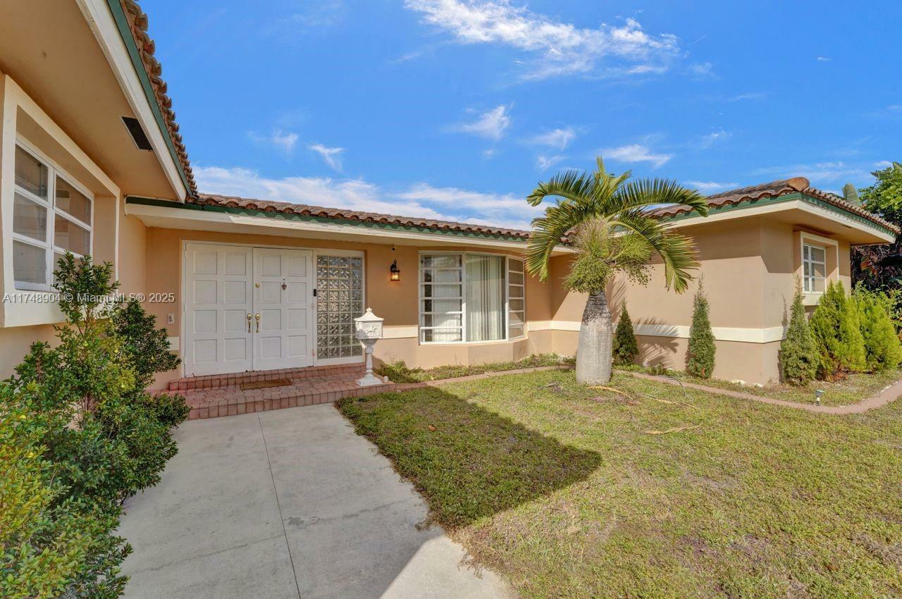 Property Photo:  4819 McKinley St  FL 33021 