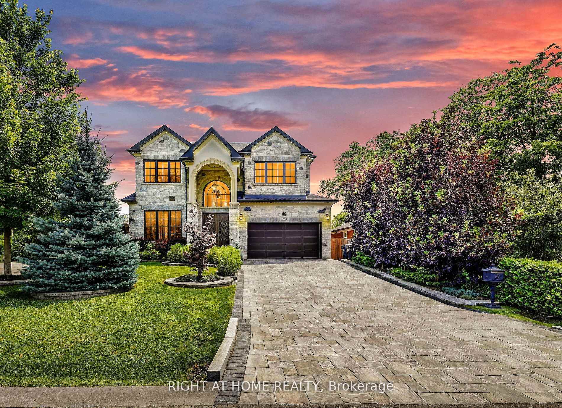 Property Photo: 484 Avonwood Drive ON L5G 1Y9
