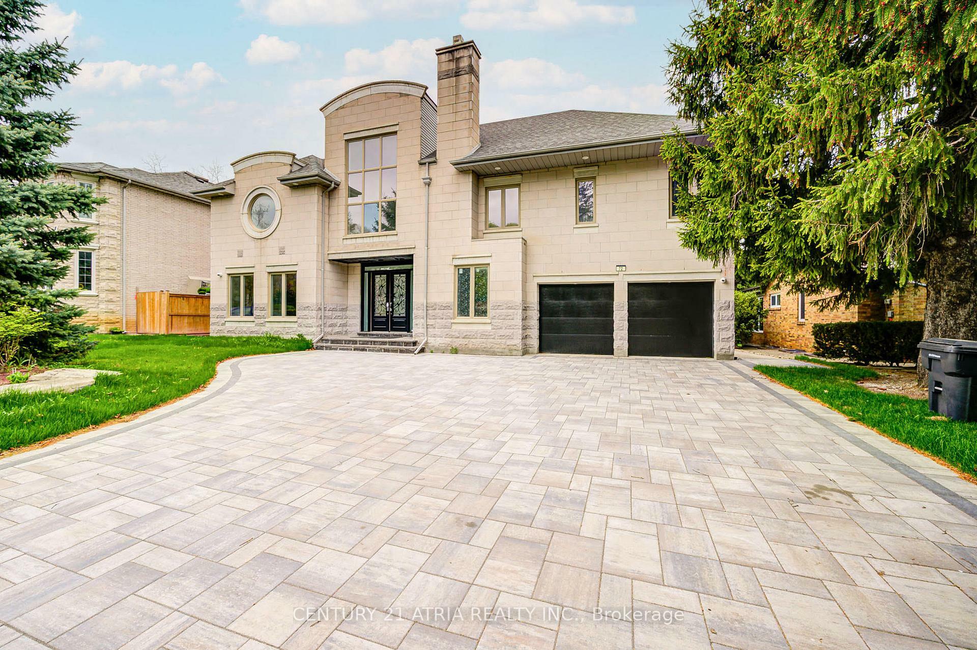 Photo de la propriété: 72 Lord Seaton Road ON M2P 1K5