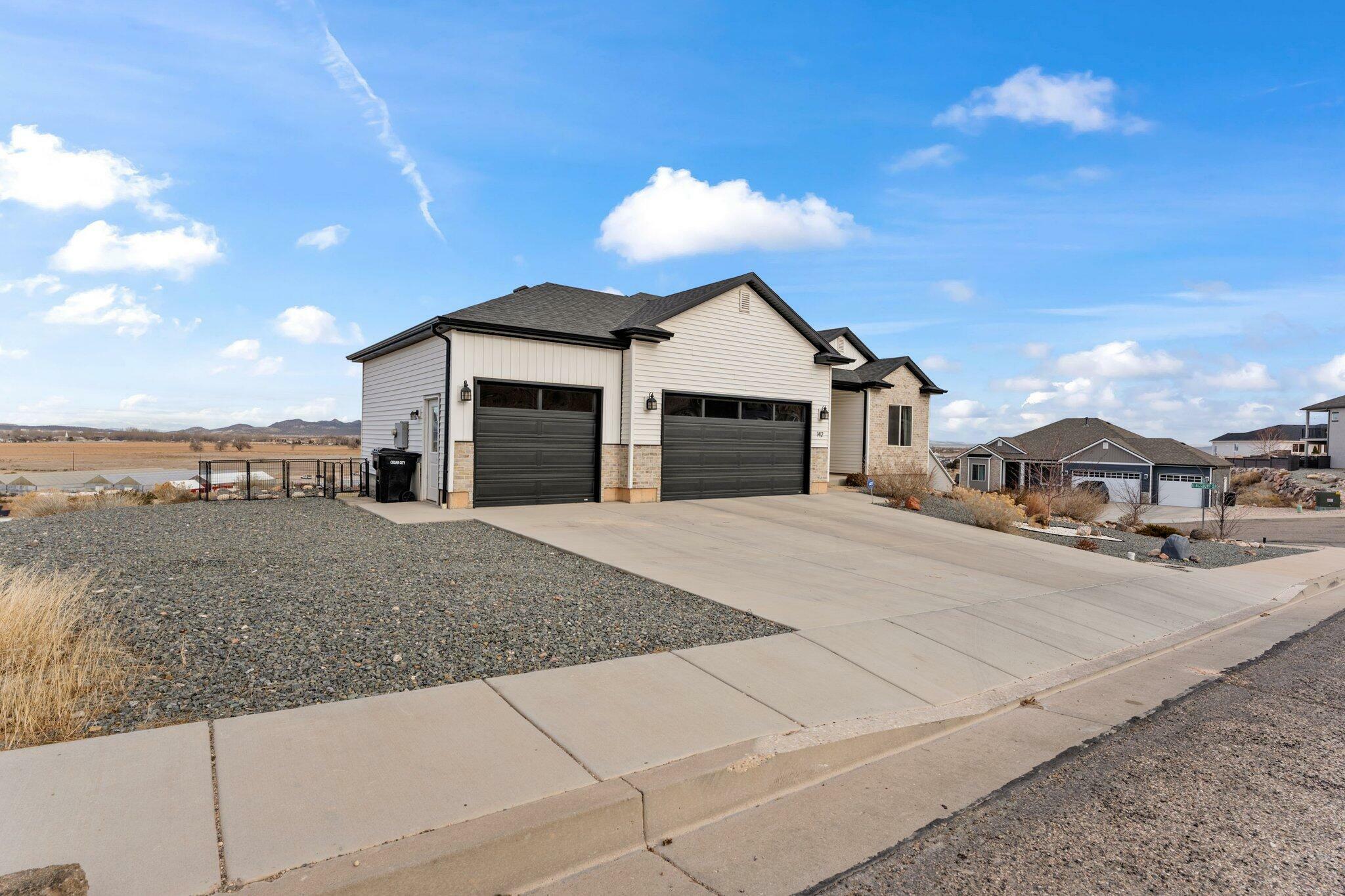 Property Photo: 142 S Chaparral Dr UT 84720