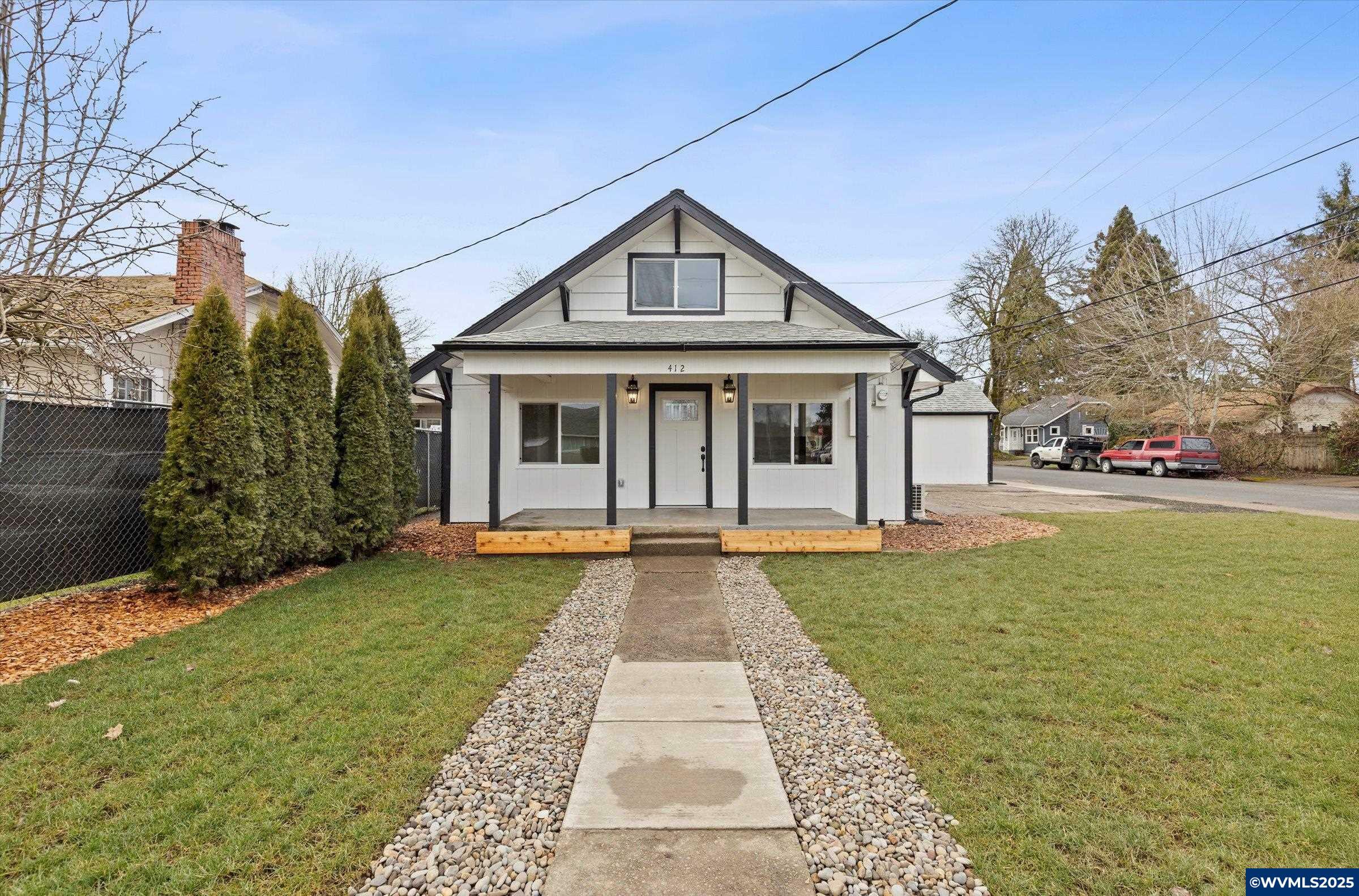 Property Photo: 412 Monmouth Av S OR 97361