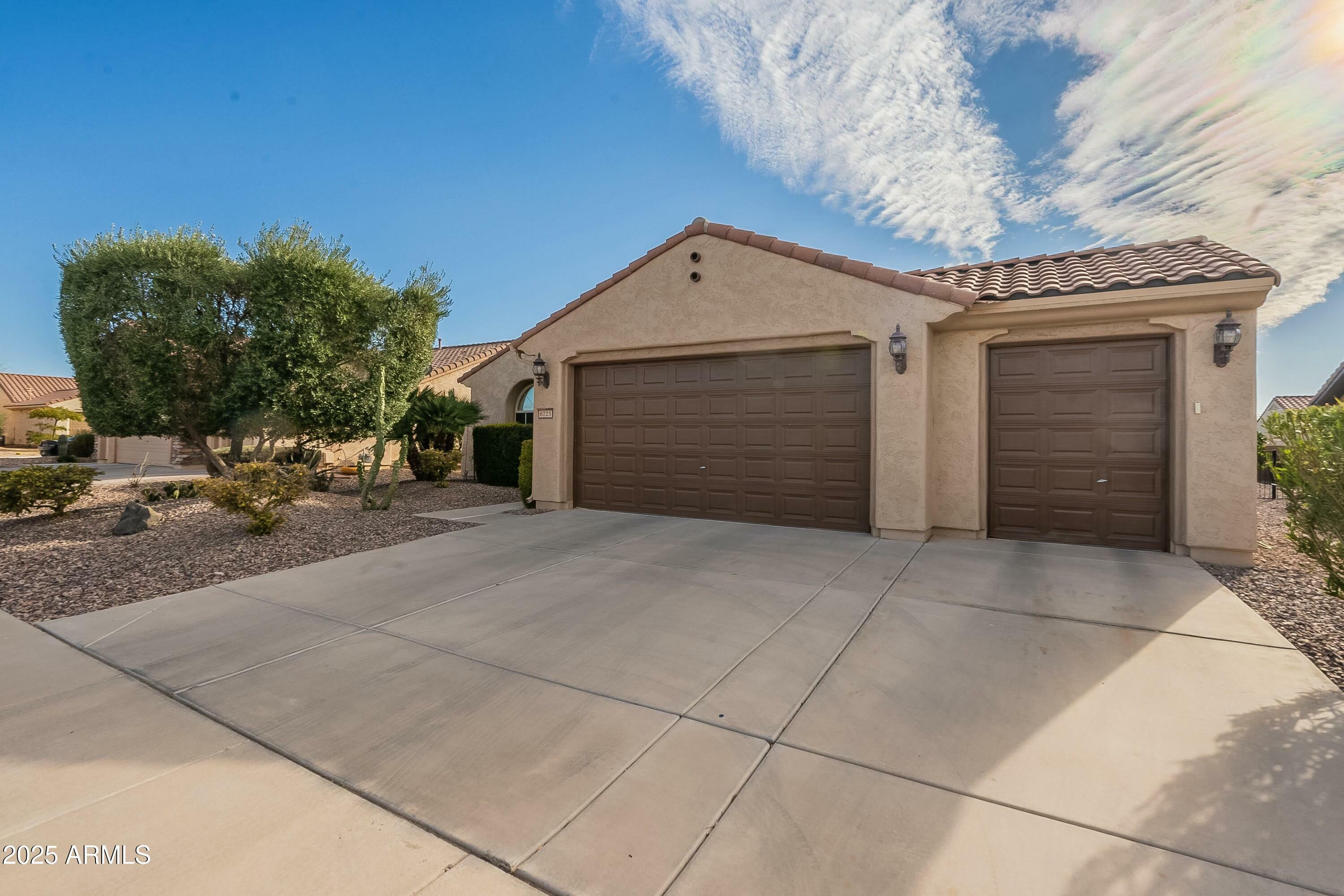 Property Photo:  6723 W Willow Way  AZ 85132 