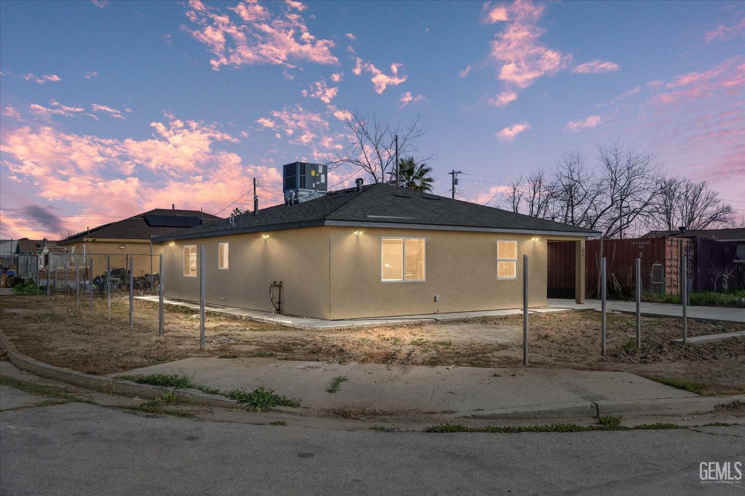 Property Photo:  2300 Rodney Street  CA 93307 