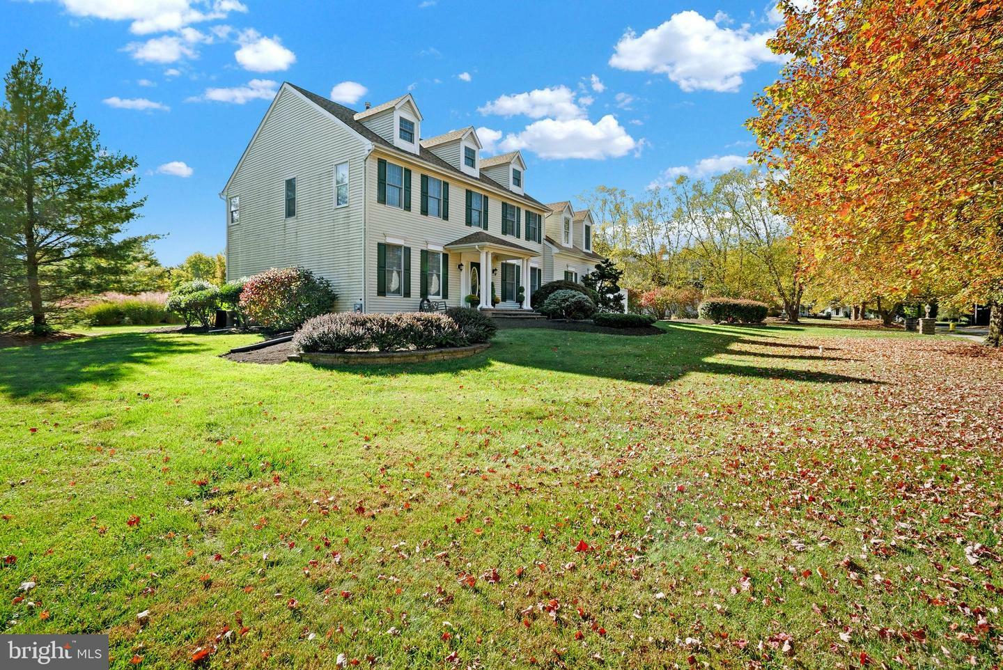 Property Photo:  4615 Twinbrook Circle  PA 18902 