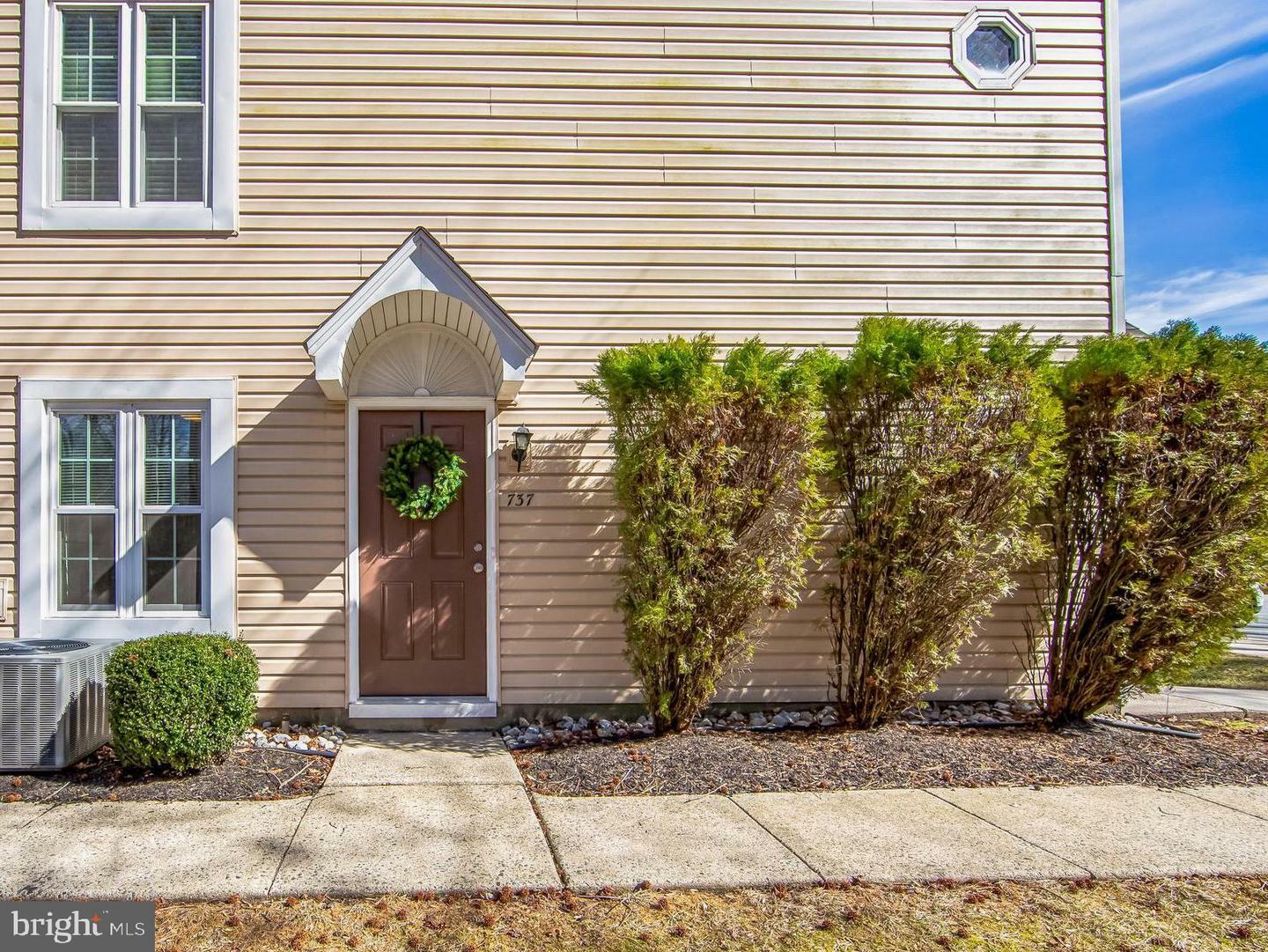 Property Photo:  737 Sedgewick Court  NJ 08080 