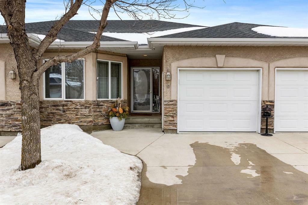 351 Loewen Boulevard  Steinbach MB R5G 0K9 photo