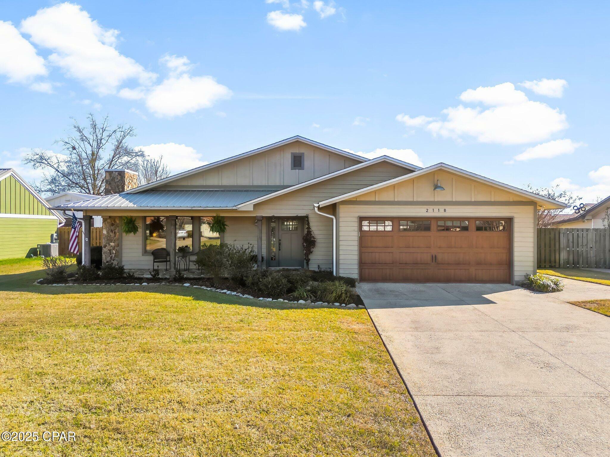 Property Photo:  2118 Shamrock Lane  FL 32444 