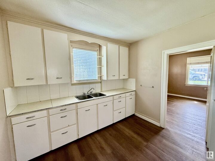 Property Photo:  4917 47 Avenue  AB T7Z 1L7 