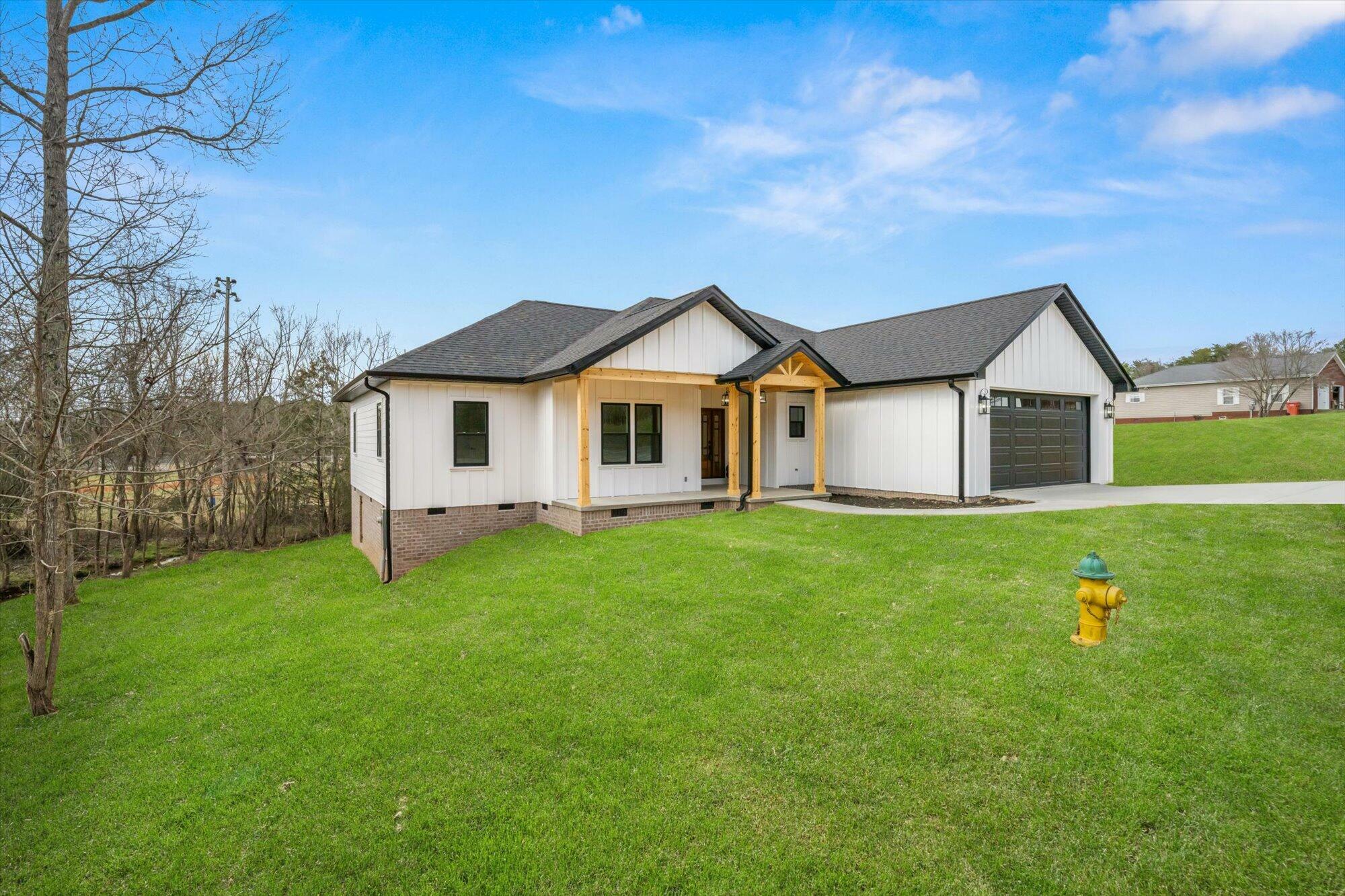 Property Photo:  211 W Park Circle  TN 37322 