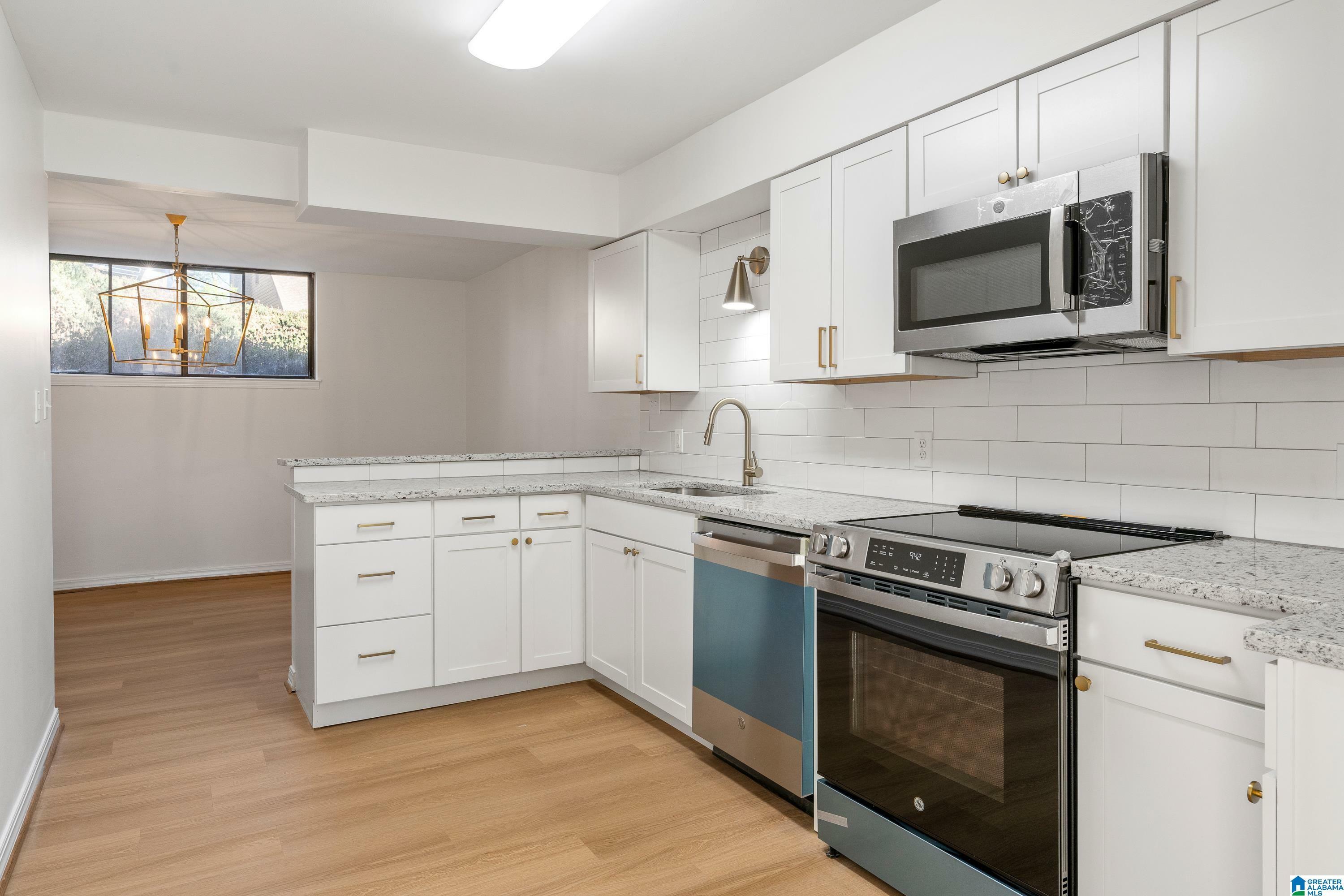 Property Photo: 118 Cambrian Way 118 AL 35242