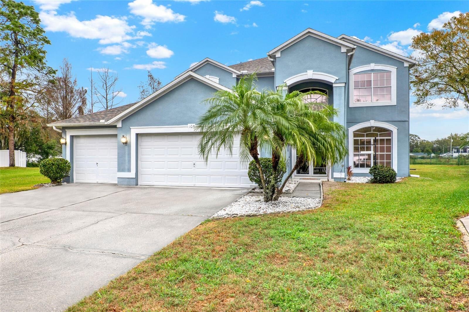 Property Photo: 105 Norris Place FL 32707