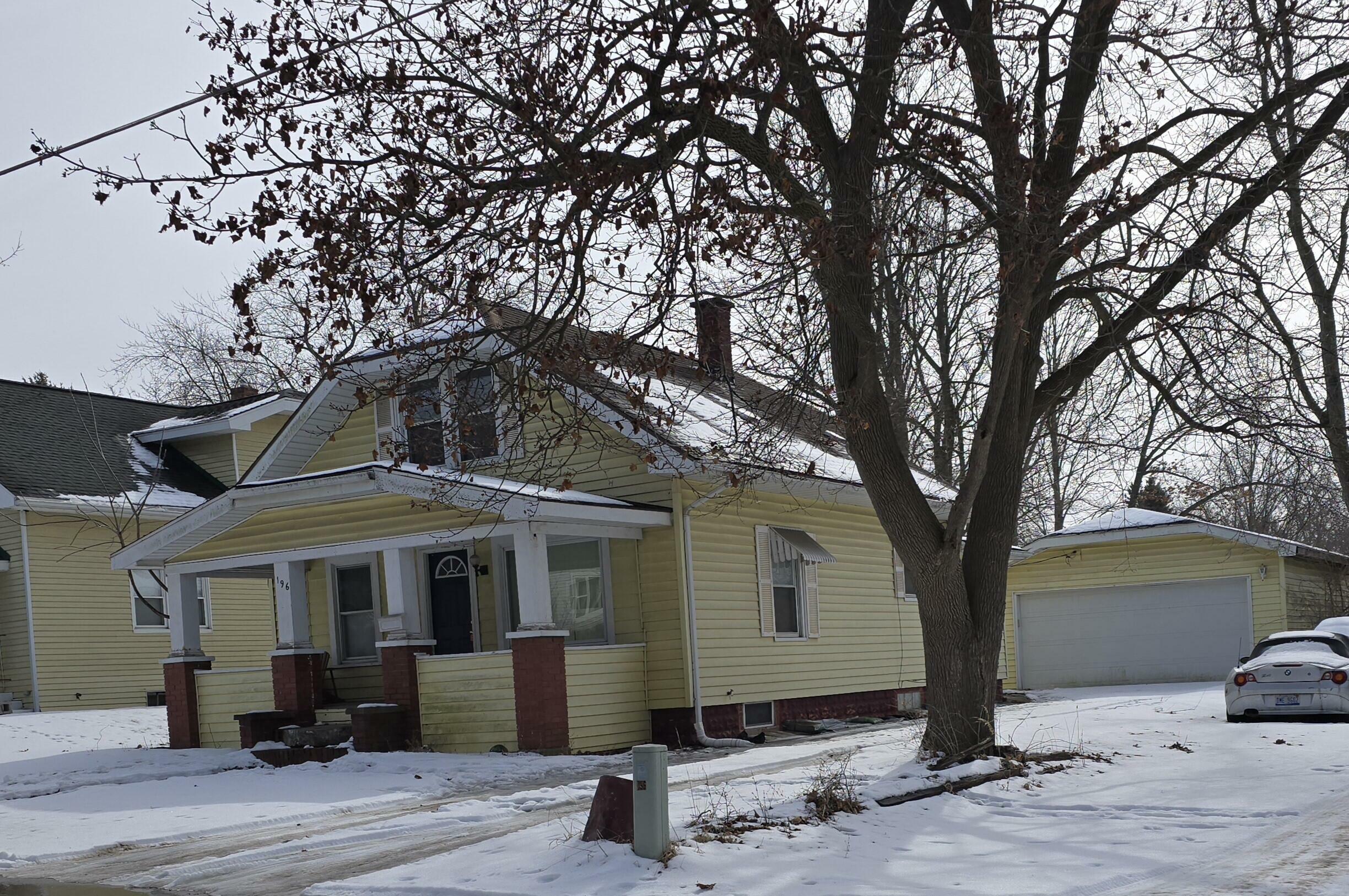 196 E Bacon Street  Hillsdale MI 49242 photo