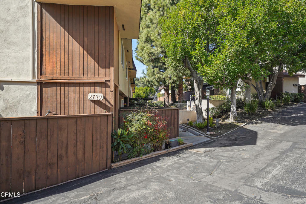 Property Photo:  2729 Piedmont Avenue 2  CA 91020 