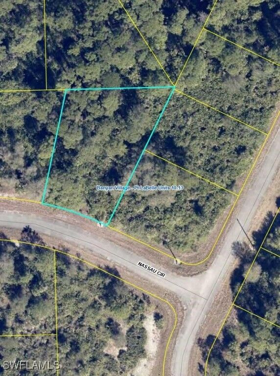 Property Photo: 695 Nassau Circle FL 33935