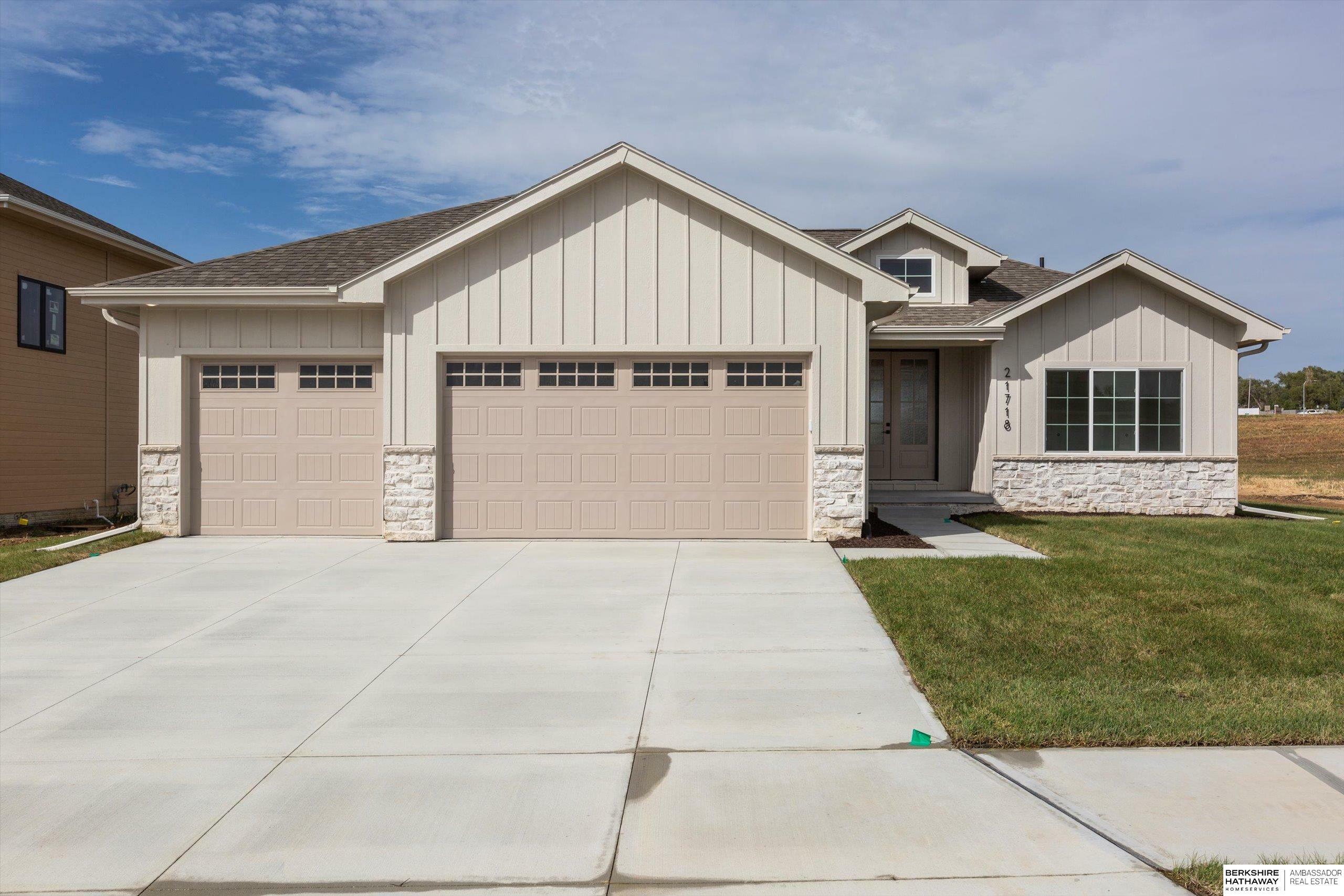 Property Photo: 21718 Parkview Drive NE 68028
