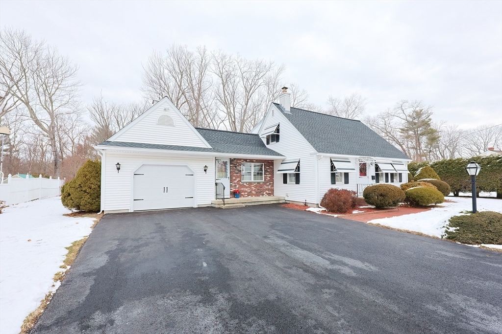 Property Photo:  7 Idlewood Dr  MA 01501 