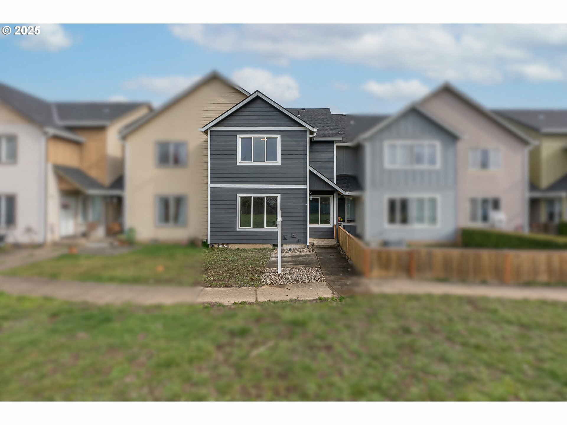 Property Photo: 821 Village Pl OR 97114