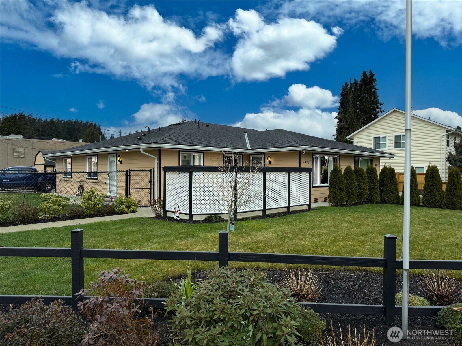 Property Photo:  4330  Hoyt Avenue  WA 98203 