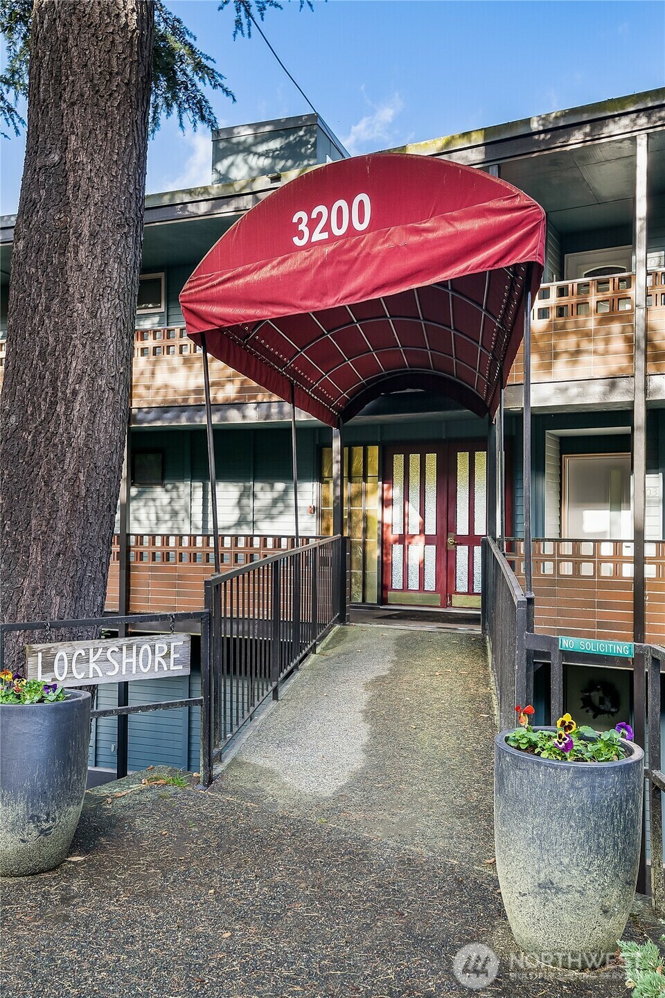 Property Photo: 3200 W Commodore Way 101 WA 98199