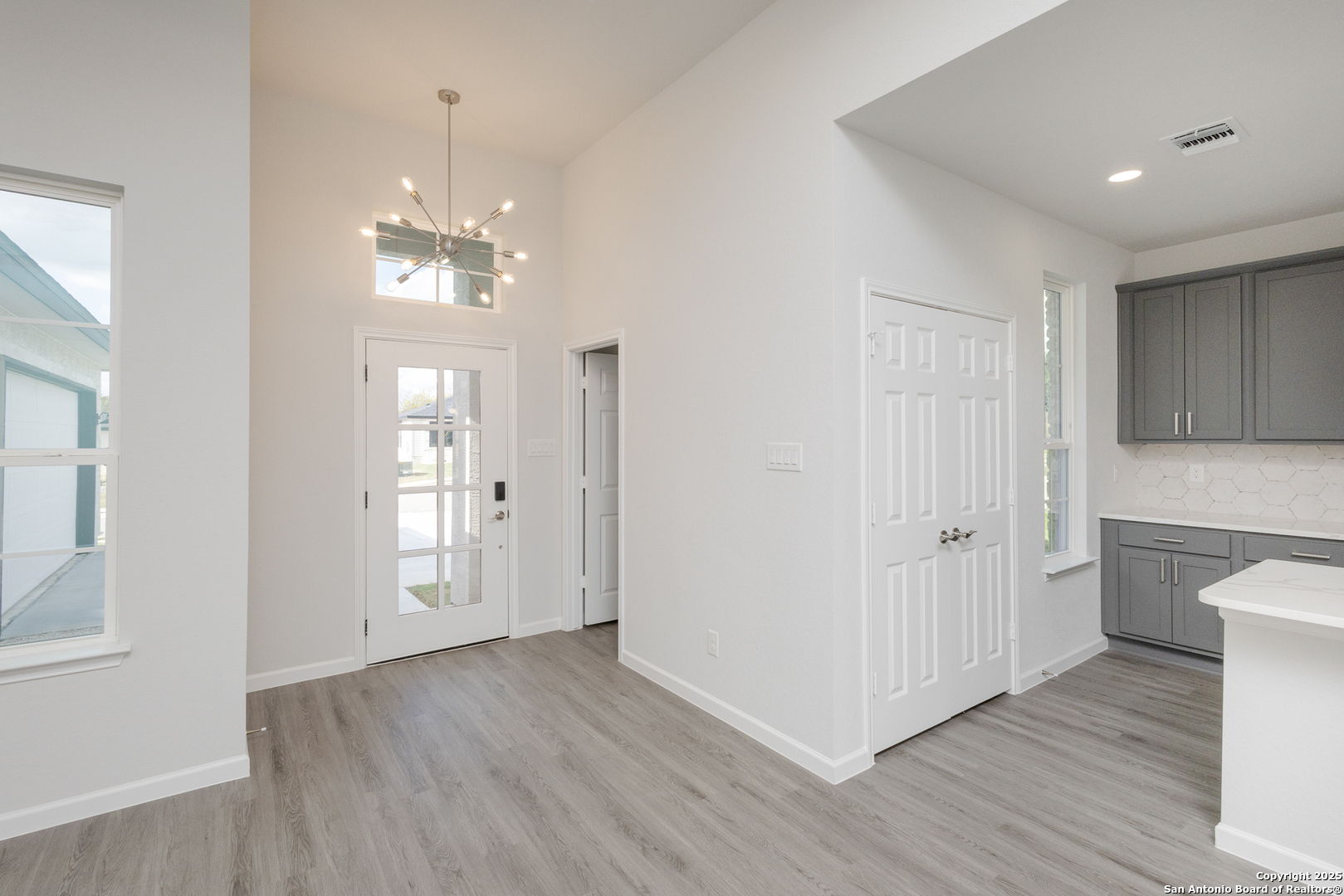 Property Photo: 9918 Loma Alta Cir TX 78109
