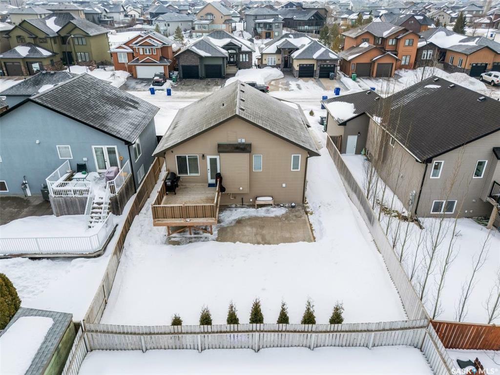 Property Photo:  122 Bennion Crescent  SK S7W 0H1 