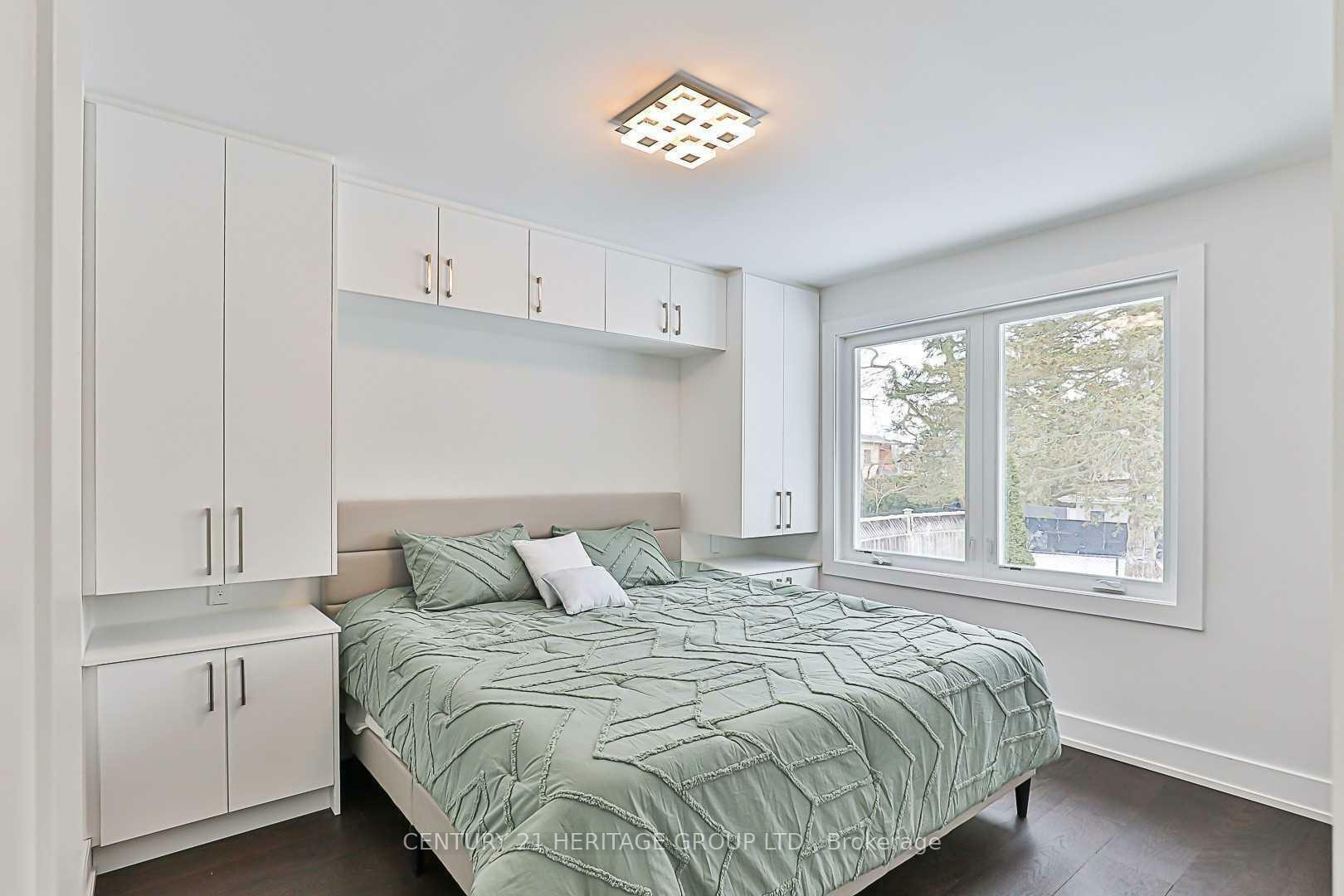 Photo de la propriété: 258 Altamira Rd ON L4C 4E1