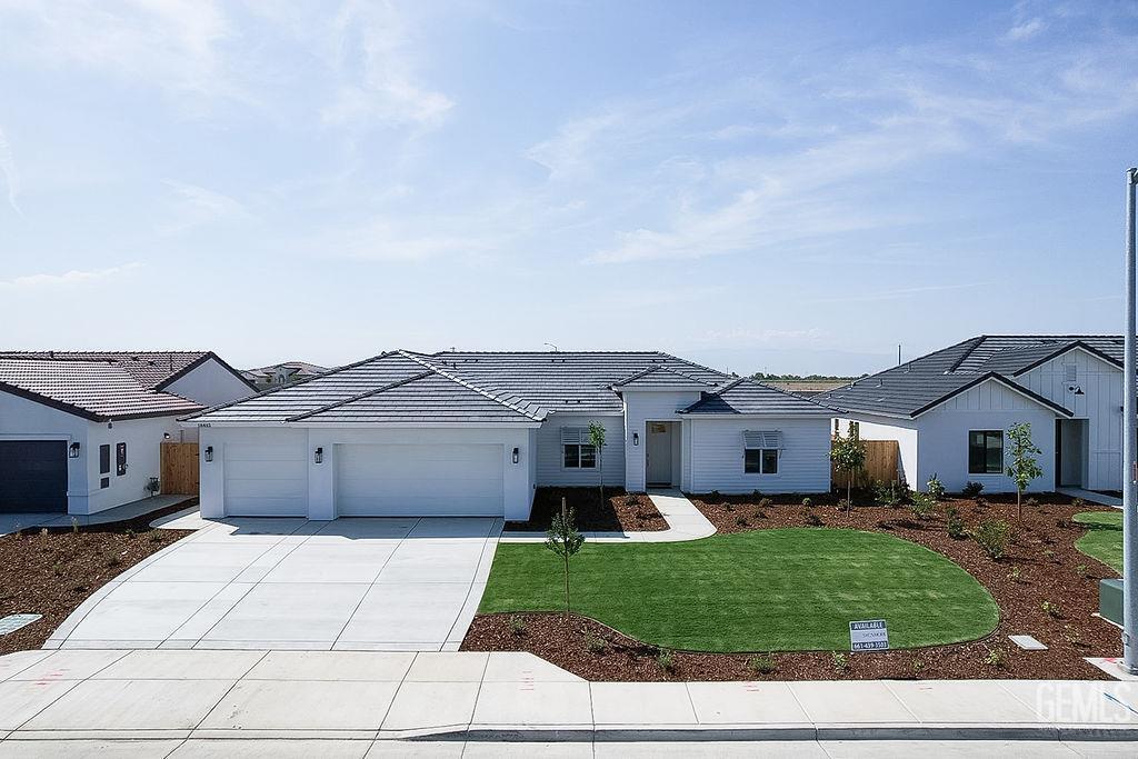 Property Photo: 16615 Chloe Court CA 93314