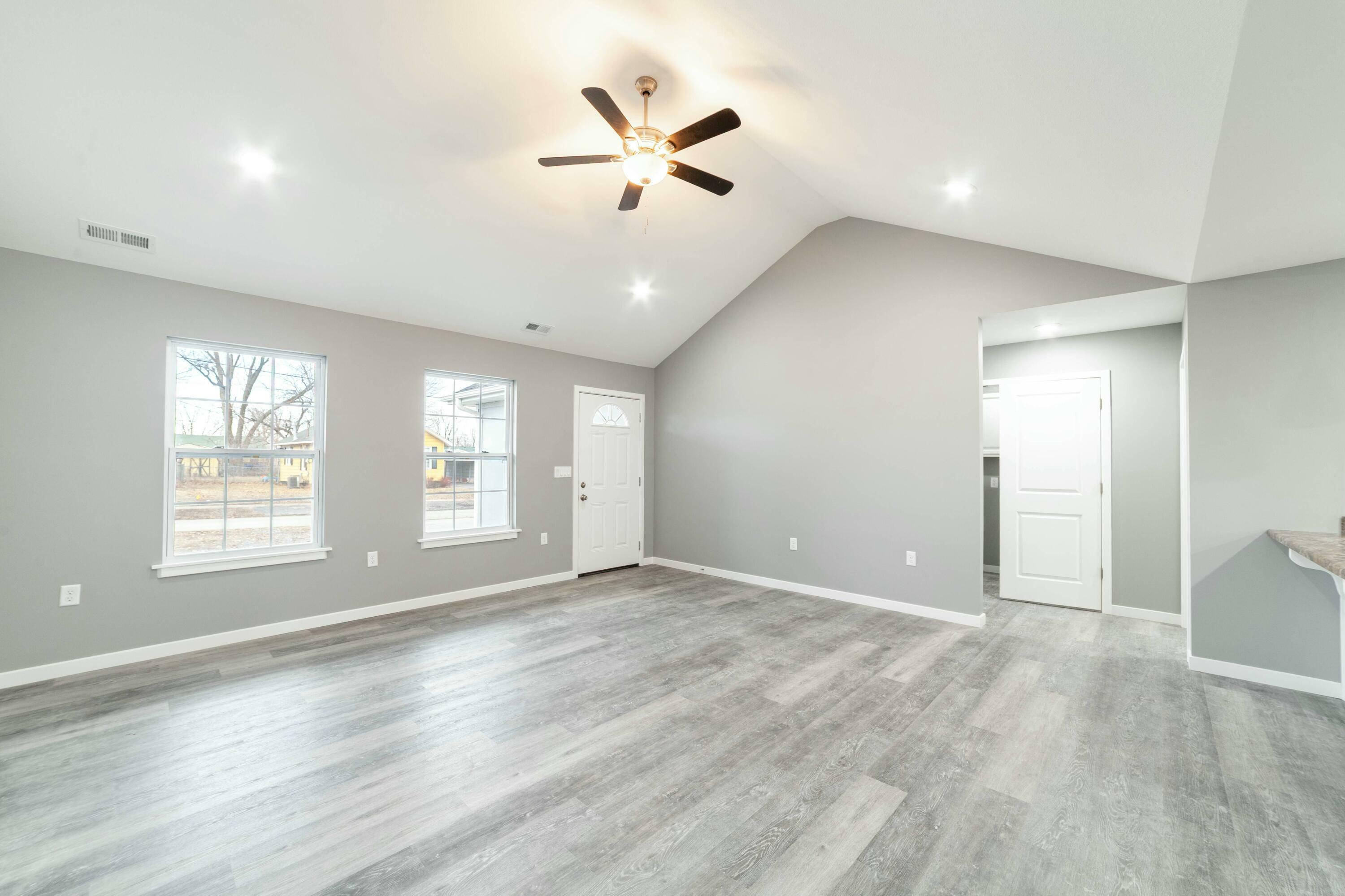 Property Photo: 534 W Maple St MO 65265