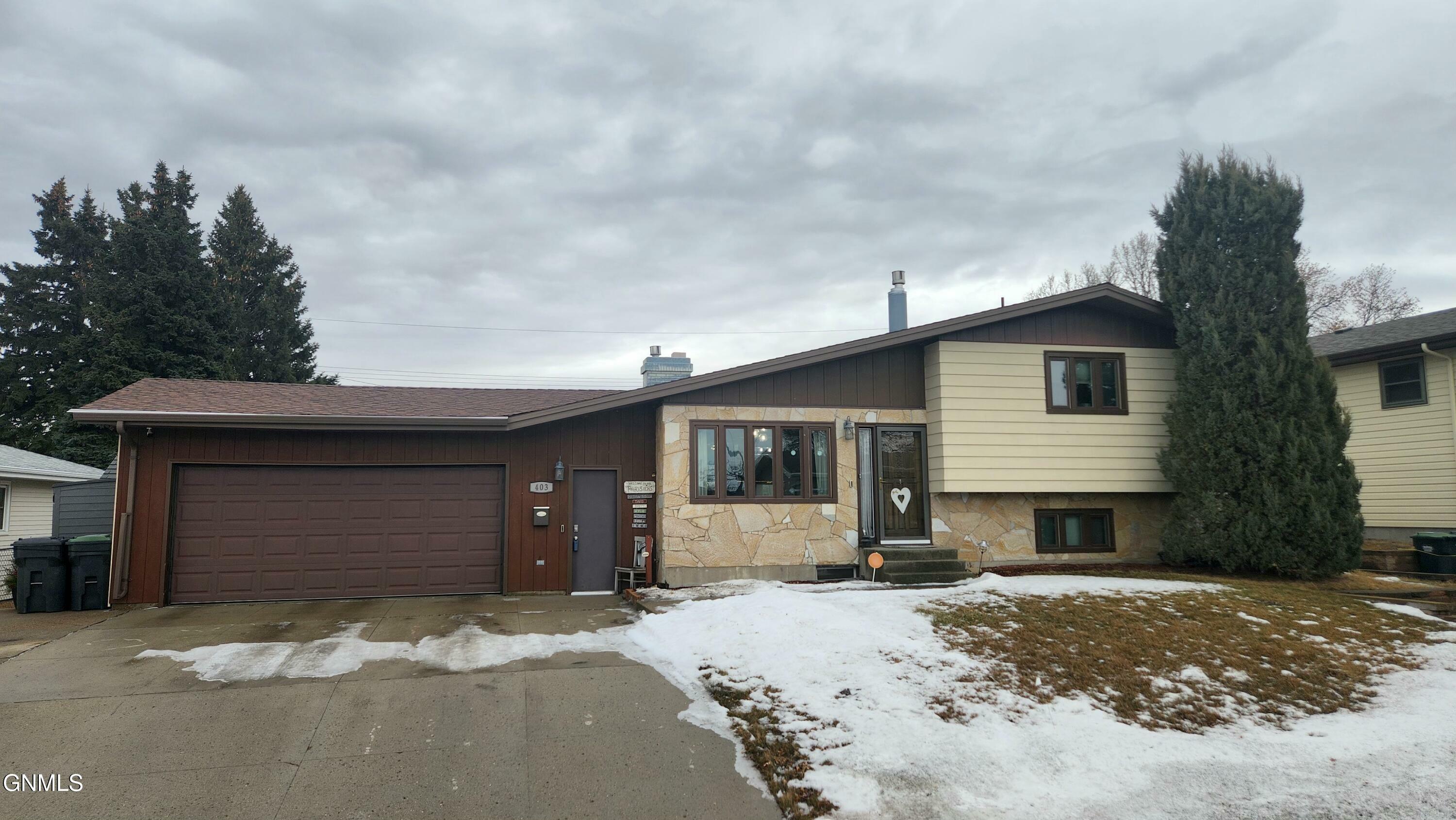 Property Photo:  403 13th Street NW  ND 58554 