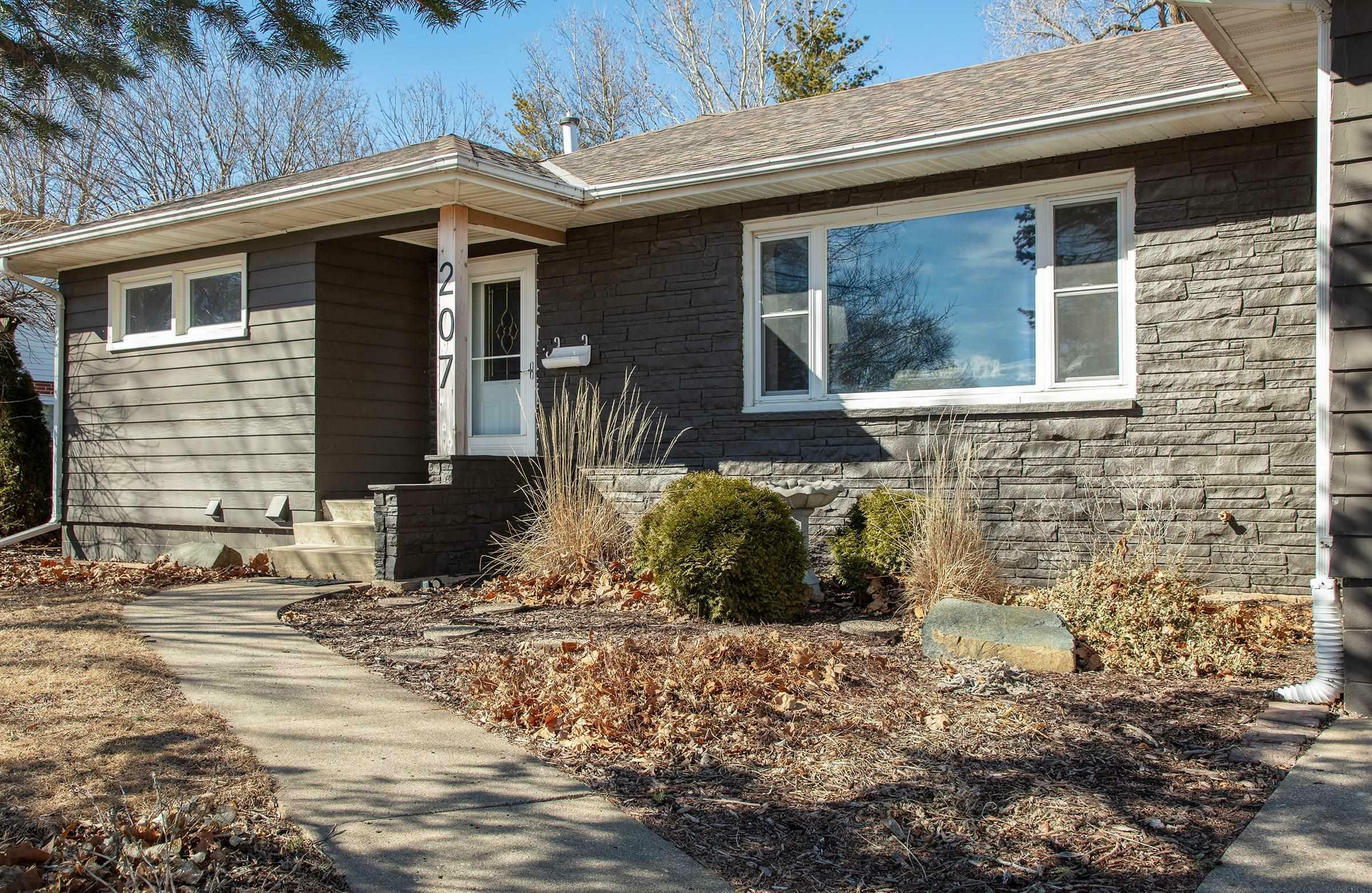 207 Crestwood Avenue  Waverly IA 50677 photo