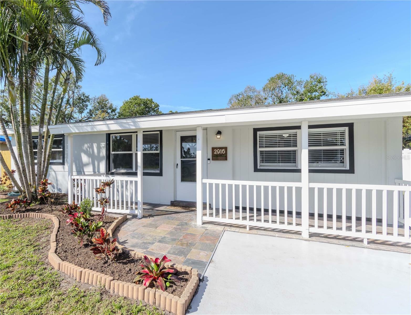 Property Photo:  2916 Cambridge Drive  FL 34232 