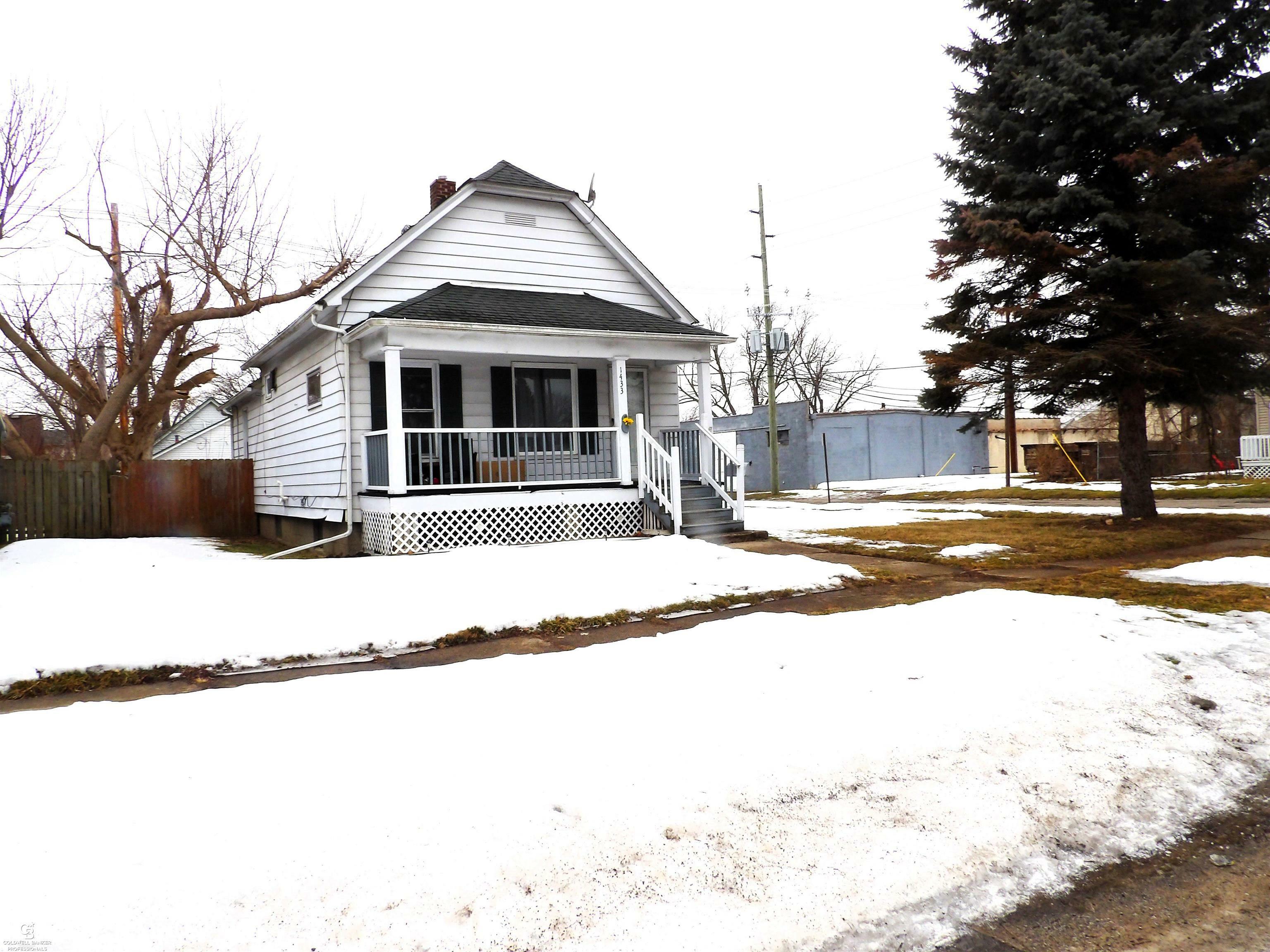 Property Photo:  1433 Poplar St Street  MI 48060 