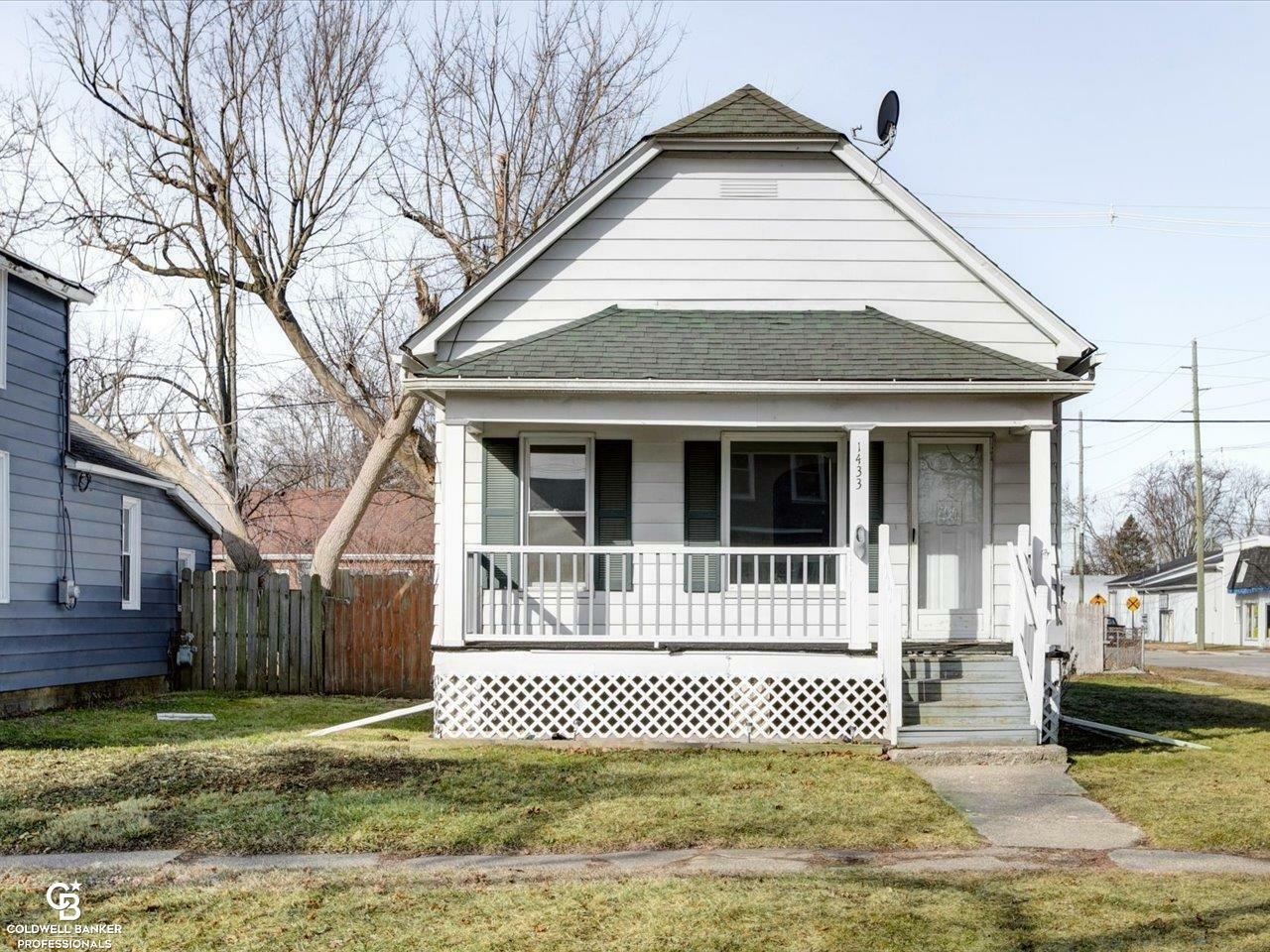 Property Photo:  1433 Poplar St Street  MI 48060 