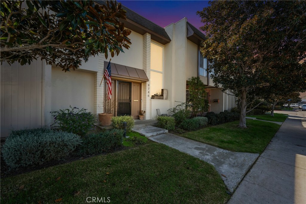 Property Photo:  9746 Bluereef Drive  CA 92646 